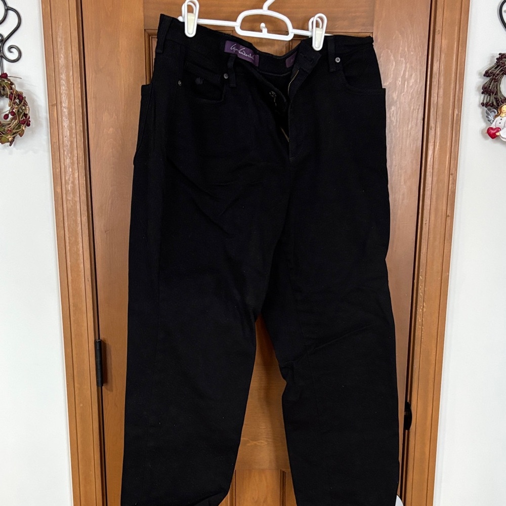 Gloria Vanderbilt Woman’s Black Corduroy Pants